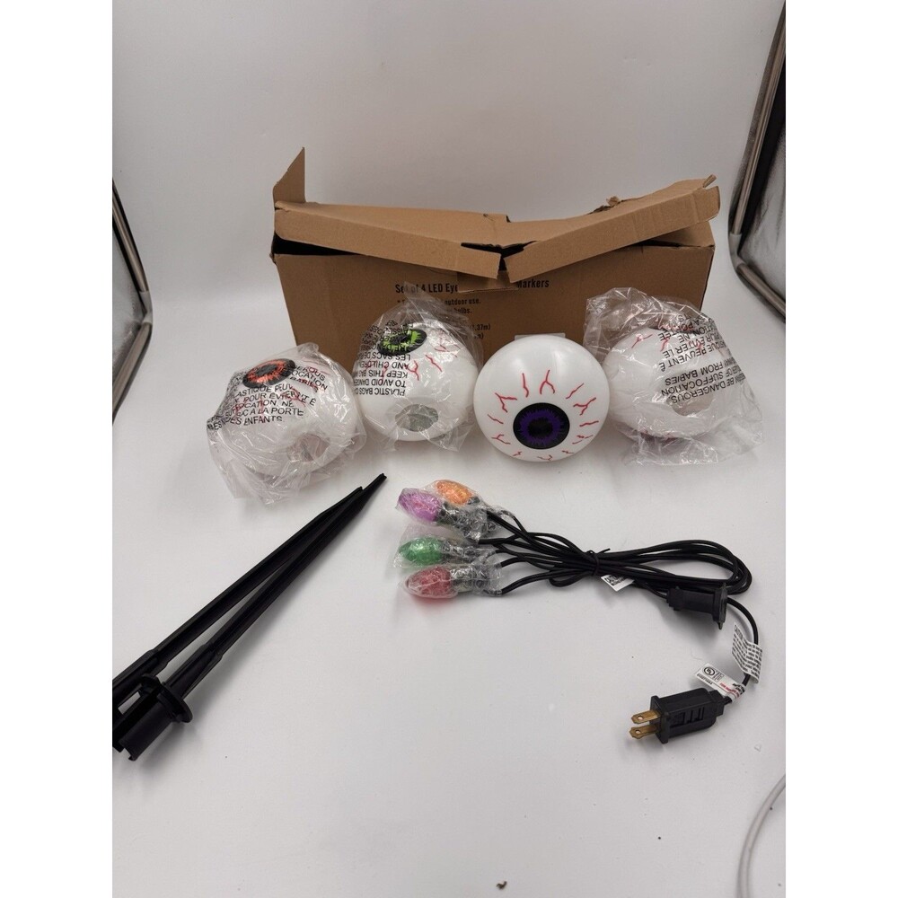Set of 4 LED Eyeball Driveway Halloween Marker Lights New MISSING 2 STAKES